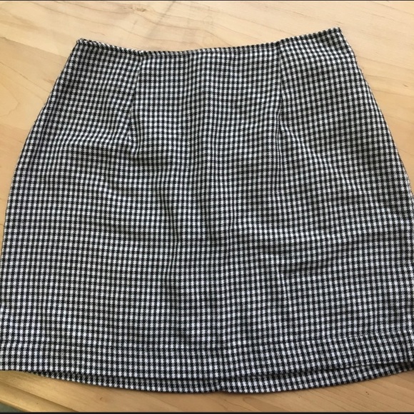 Brandy Melville Olivia Gingham Plaid Mini Skirt - Picture 2 of 4
